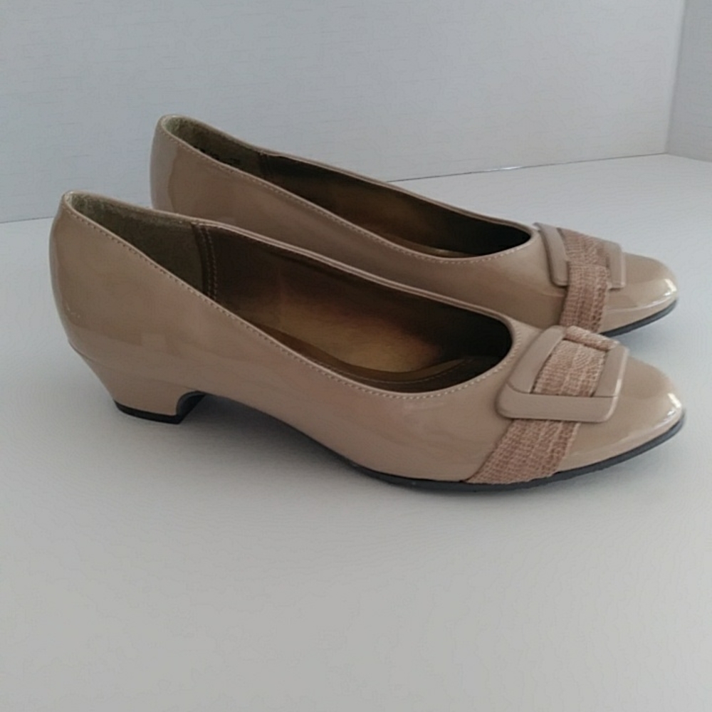 Soft Style Pleated Closed Toe Pumps Heels Shoes 7.5M Tan